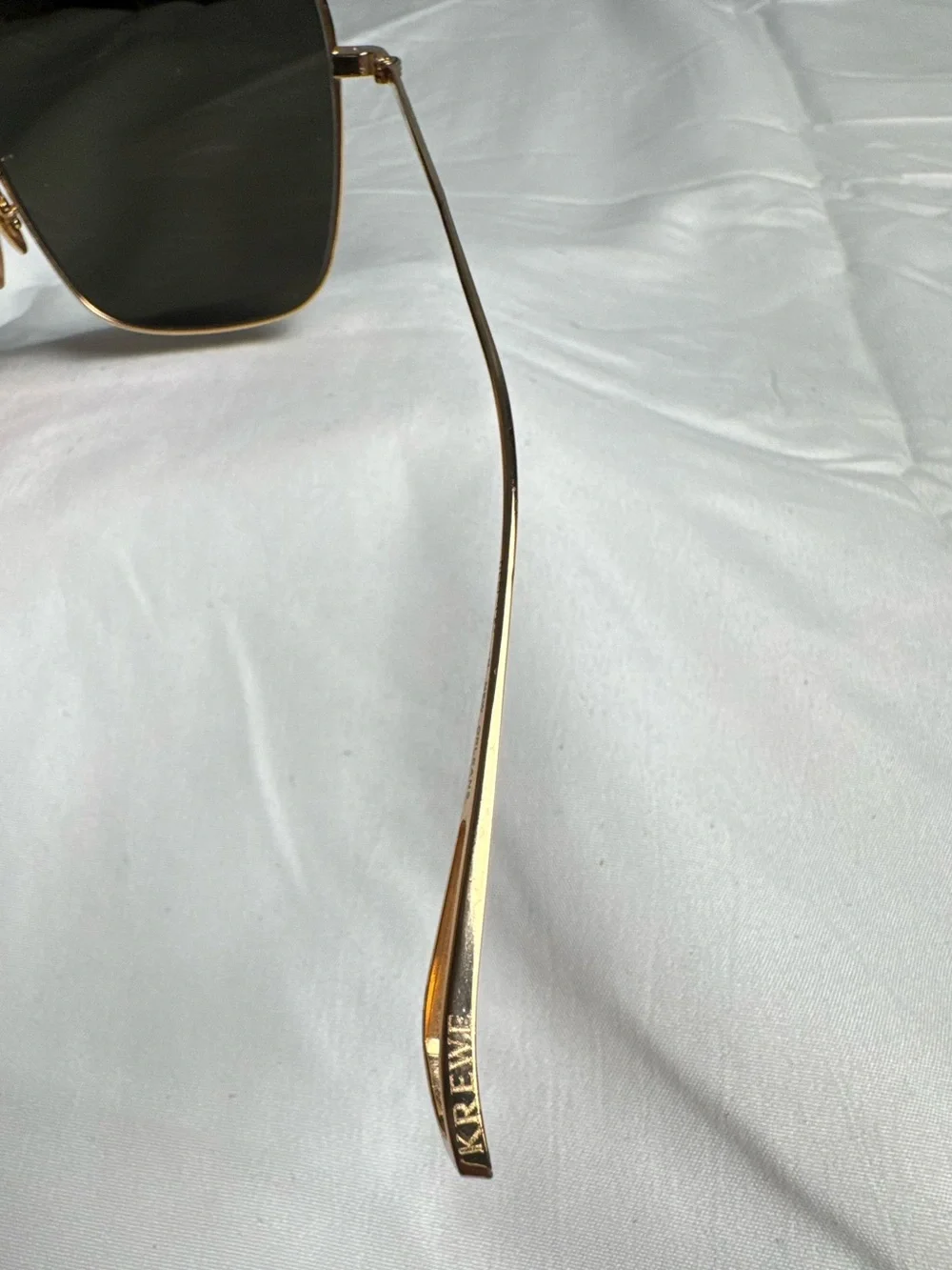 KREWE Eve Sunglasses- 1 pair– Gold Metal Frame | Brown Gradient Lenses | No Case